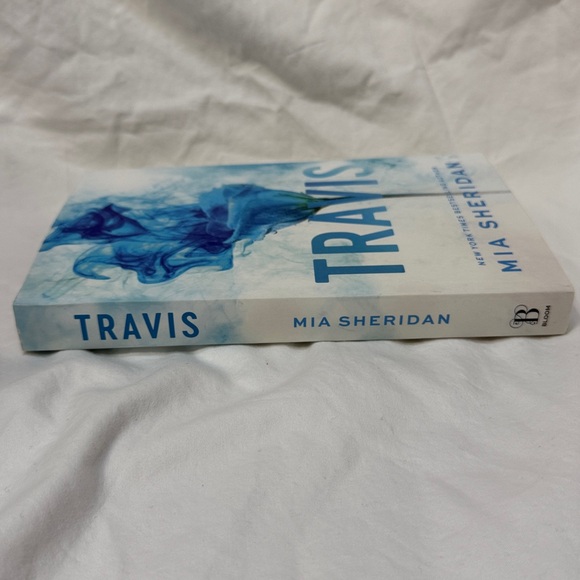 “Travis” Pelion Lake Book #2 - Paperback Romance Novel by Mia Sheridan - Picture 3 of 10